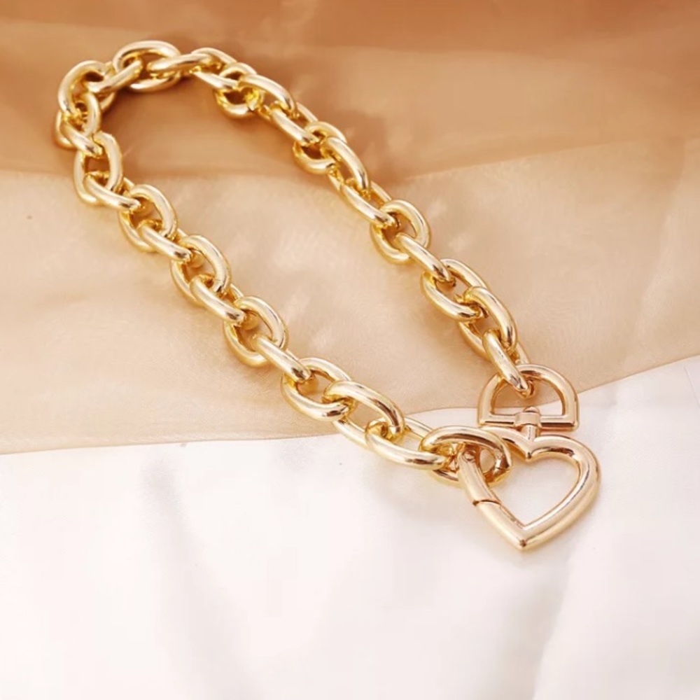 ๐ 14K Gold Plated Chunky Heart Pendant Necklace Choker - Picture 3 of 6
